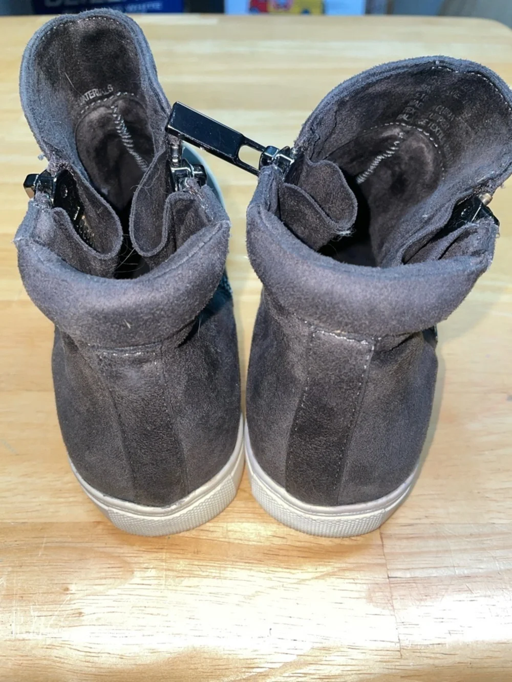 Bass Silvie Black Suede Zip-Accent Ankle Sneaker Boot. Size 7.